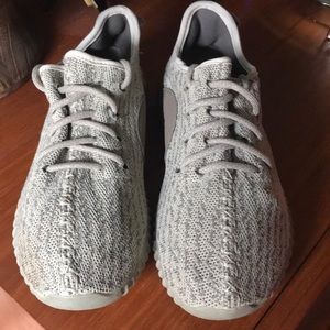 Yeezy x Adidas 350 boosts moonrock